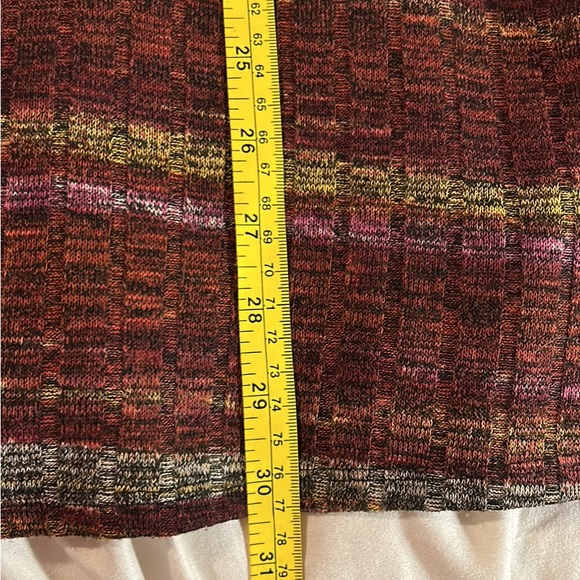 Ladies XL Ling Sleeve, Cowl Neck, Peep Hole in the back light weight Top - Picture 4 of 7